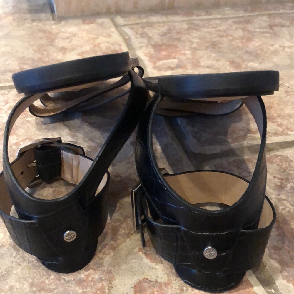 Like new Antonio Melani sandals size 9.5 - Picture 5 of 7